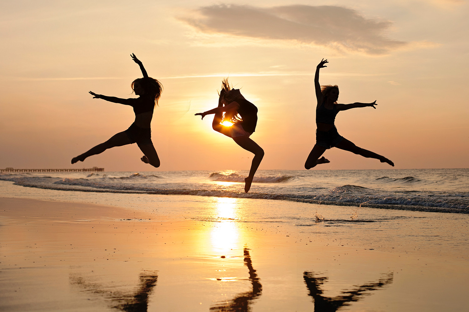 danseuses au coucher de soleil